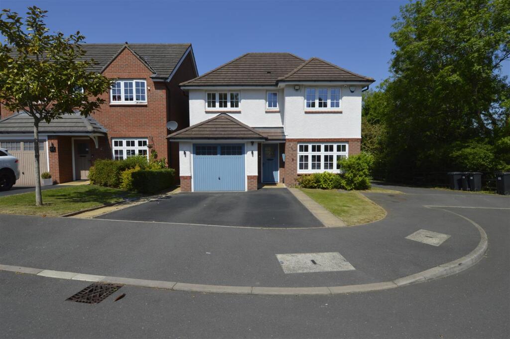 Main image of property: Wensleydale, Wilnecote, Tamworth