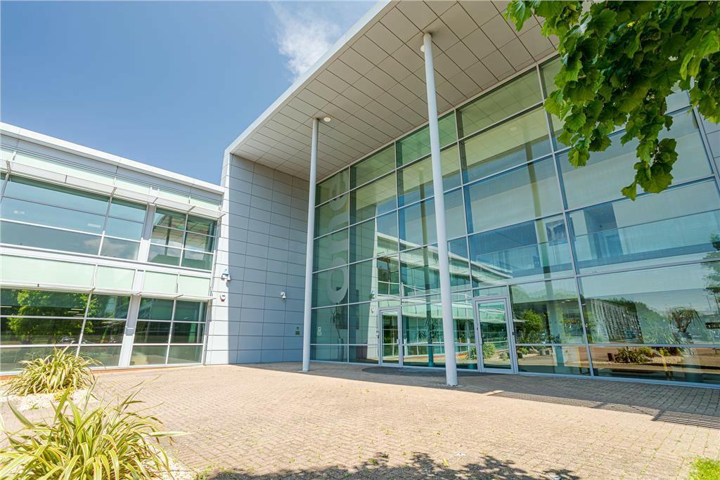 Office to lease in Cranmore Drive, B90