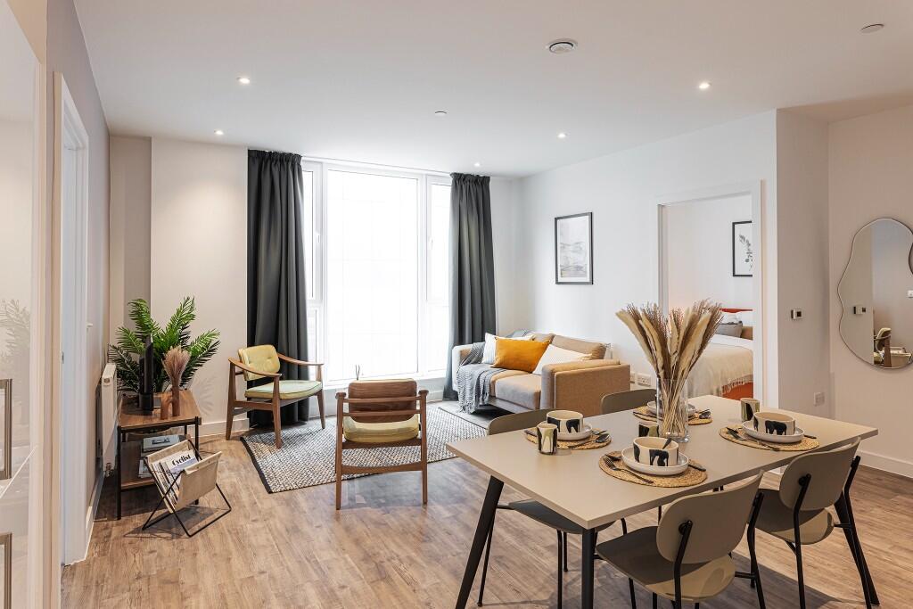 Main image of property: 110 Avebury Boulevard, Milton Keynes, Buckinghamshire, MK9