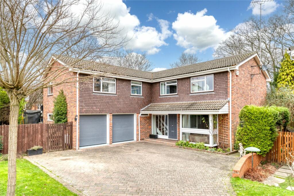 5 bedroom detached house for sale in Huntsmans Meadow, Ascot, Berkshire