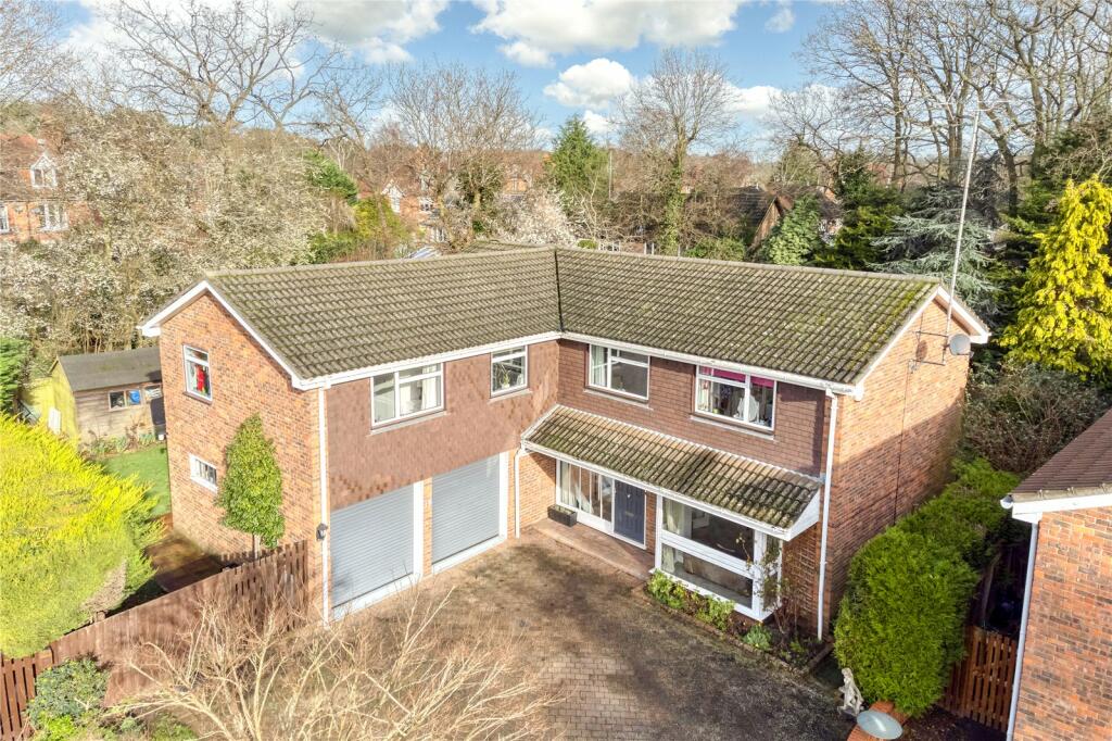 5 bedroom detached house for sale in Huntsmans Meadow, Ascot, Berkshire