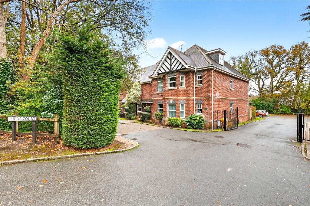Main image of property: London Road, Windlesham, Surrey, GU20