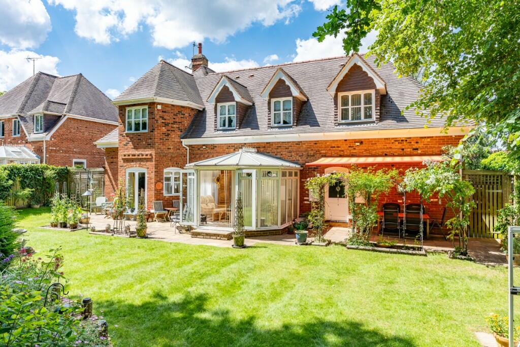 5 bedroom detached house for sale in Digswell Lane, Welwyn