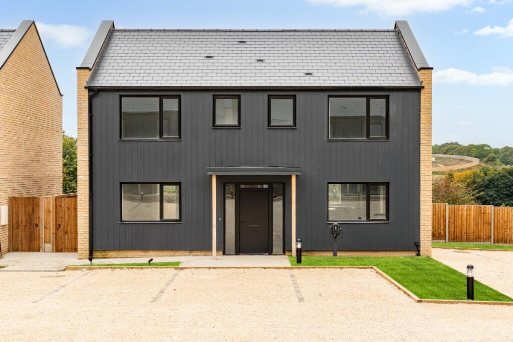 Main image of property: Farnham Road, Bishop's Stortford, Hertfordshire, CM23