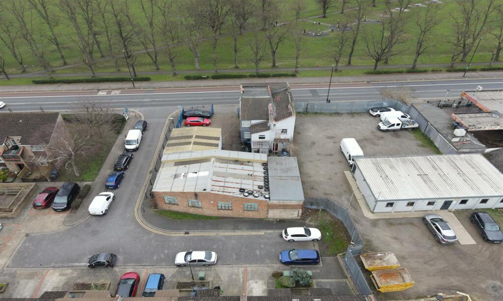 Additional property image - 118 - 120 London Road, Mitcham CR4