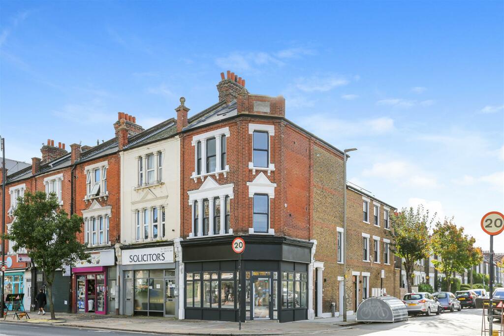 Main image of property: Flat 1, Mitcham Road, Tooting, London SW17
