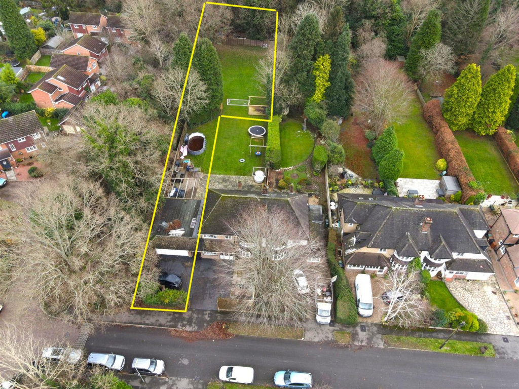 Main image of property: Vernon Walk, Tadworth, Surrey KT20 5QP