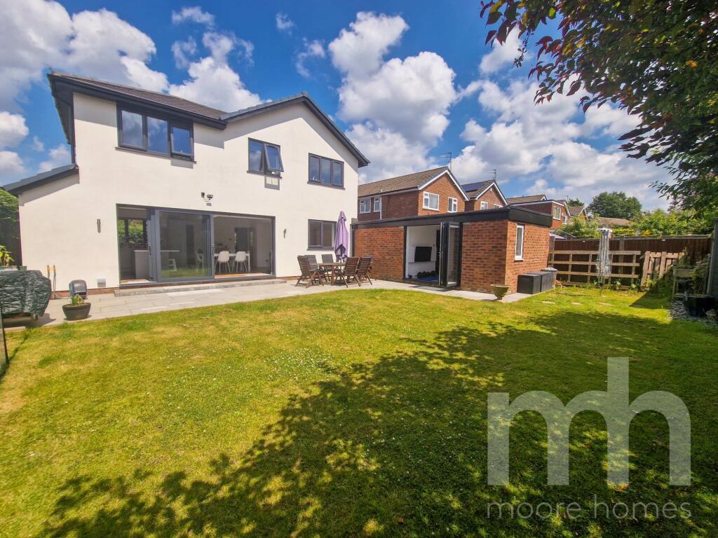 4 bedroom detached house for sale in OGDEN ROAD, Bramhall SK7 1HN, SK7