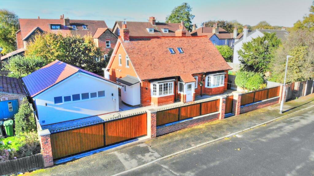 4 bedroom detached bungalow for sale in Ennismore Road, Crosby