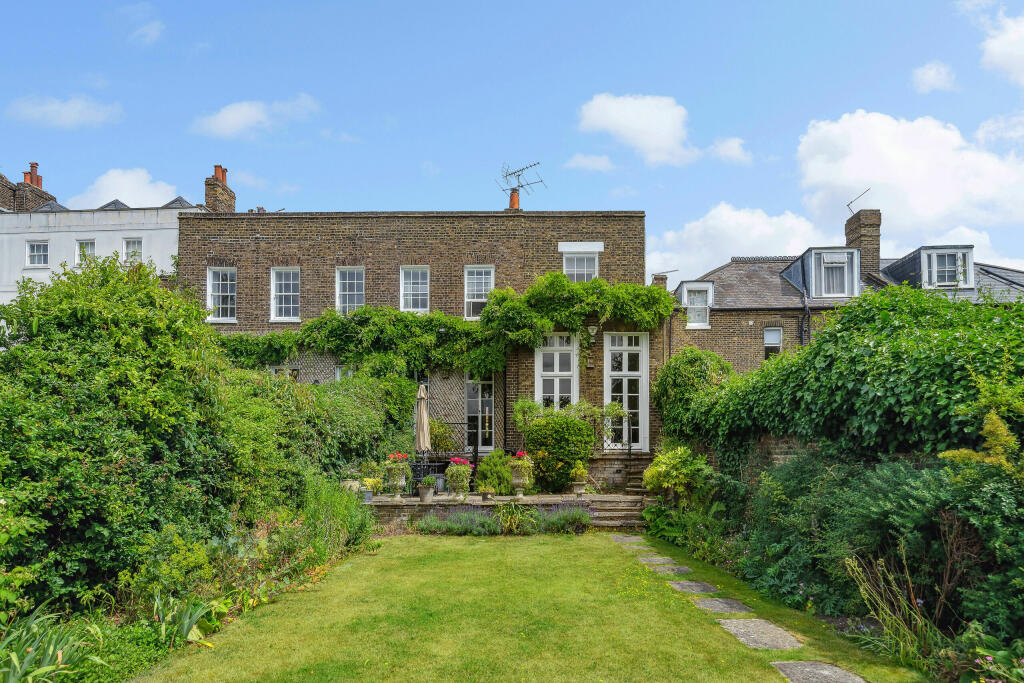 4 bedroom semi detached house for sale in Dartmouth Row