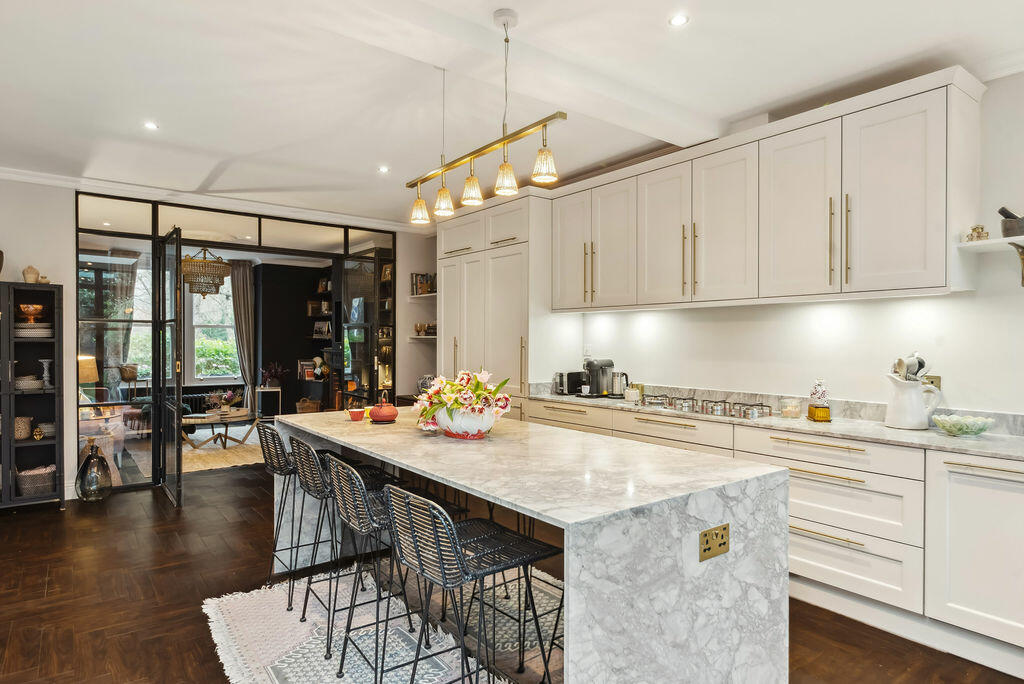 4 bedroom terraced house for sale in Manor Lane, Lee Manor Conservation