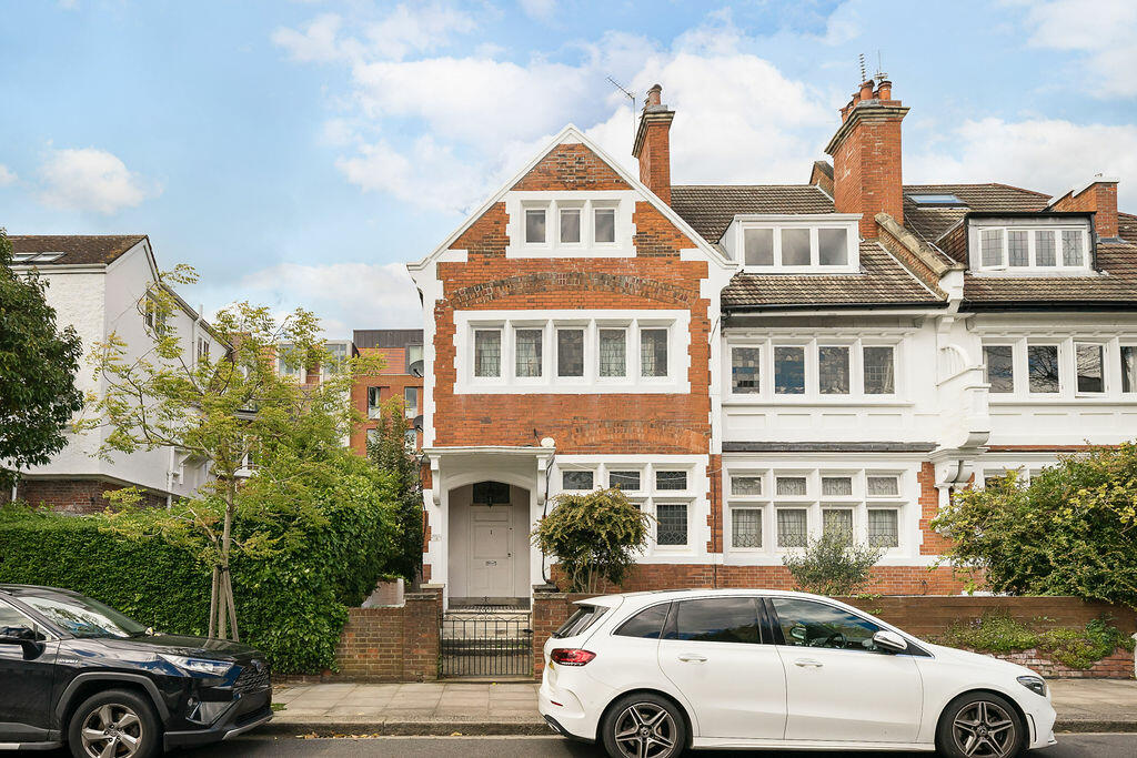 2 bedroom flat for sale in Kidderpore Gardens, Hampstead, NW3