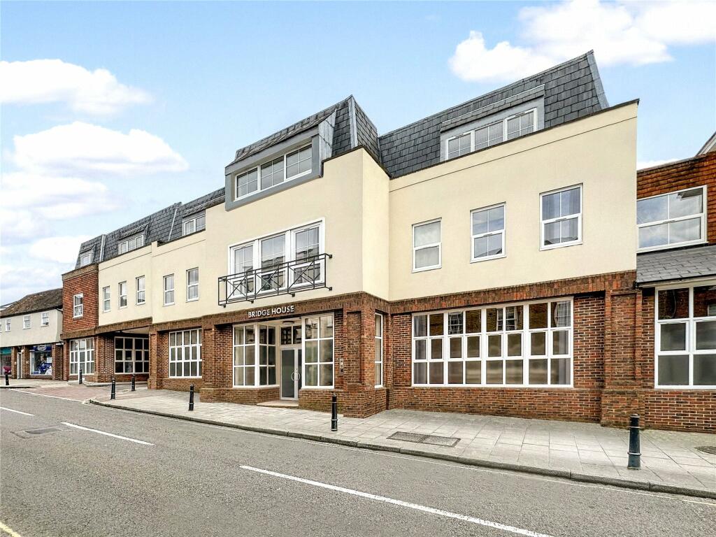 Studio flat for sale in Bridge Street, Leatherhead, Surrey, KT22