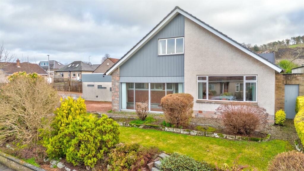 5 bedroom detached house for sale in Potters Park Crescent, Forfar, DD8