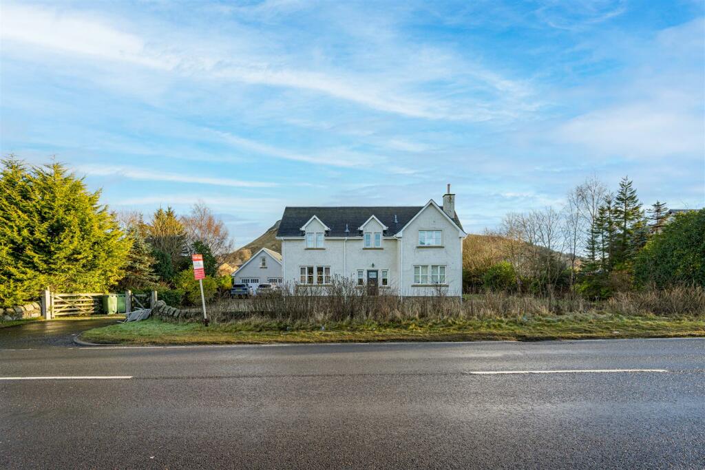 5 bedroom detached house for sale in Blairadam, Kelty, KY4