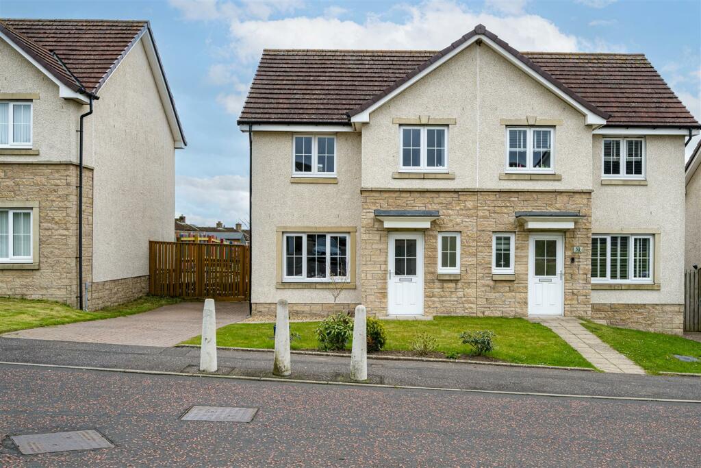 3 bedroom semidetached house for sale in Hilton Road, Cowdenbeath, KY4
