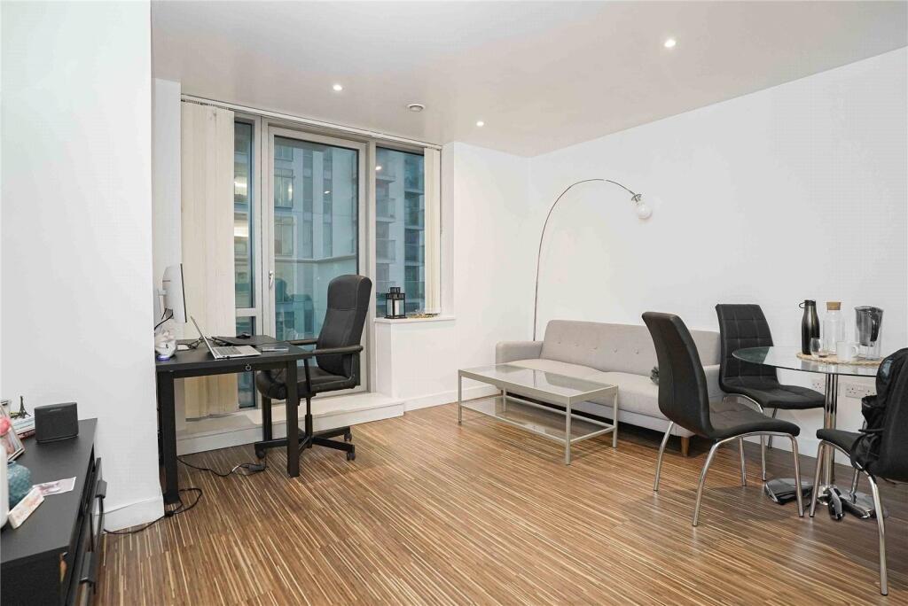 Main image of property: Pan Peninsula Square, South Quay, E14