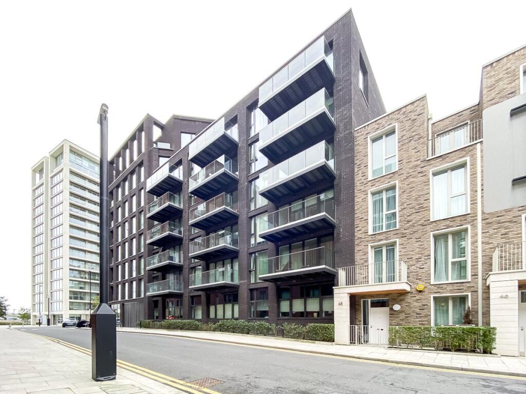 Main image of property: Lincoln Plaza, South Quay, E14