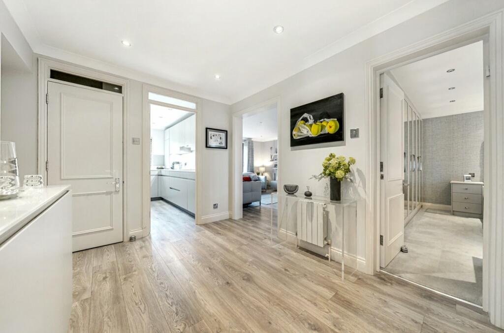 2 bedroom apartment for sale in Thornbury Square, Highgate, N6