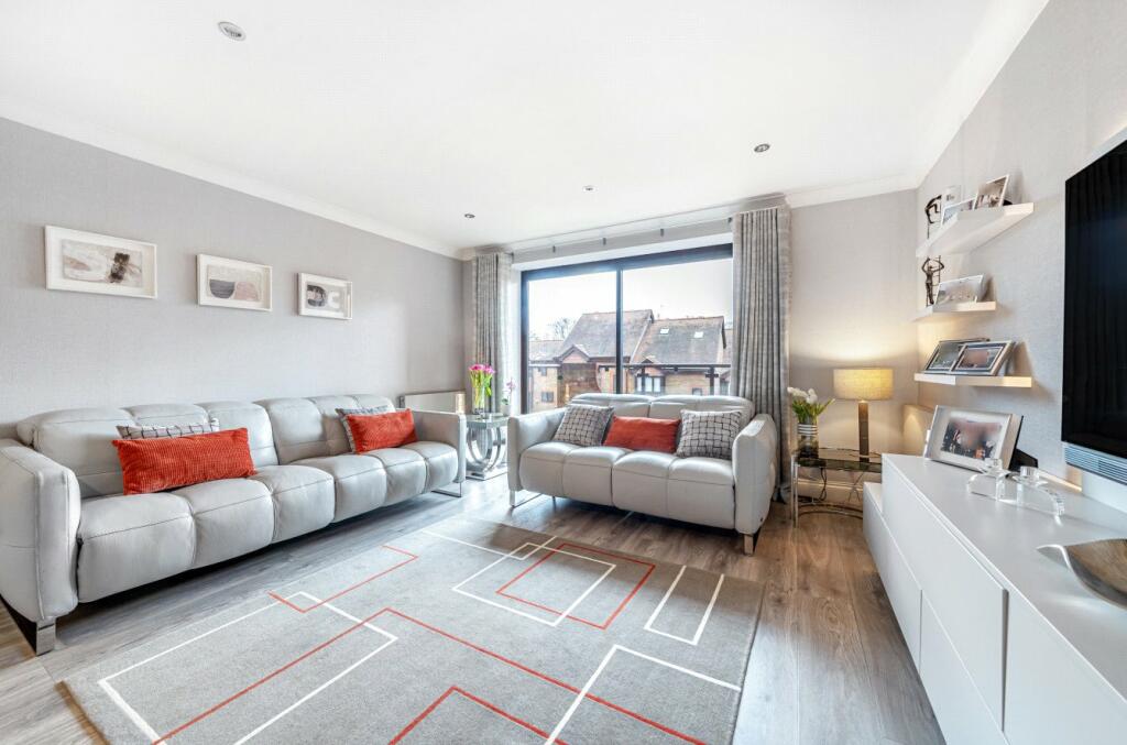 2 bedroom apartment for sale in Thornbury Square, Highgate, N6