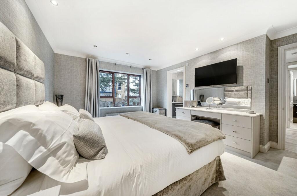 2 bedroom apartment for sale in Thornbury Square, Highgate, N6