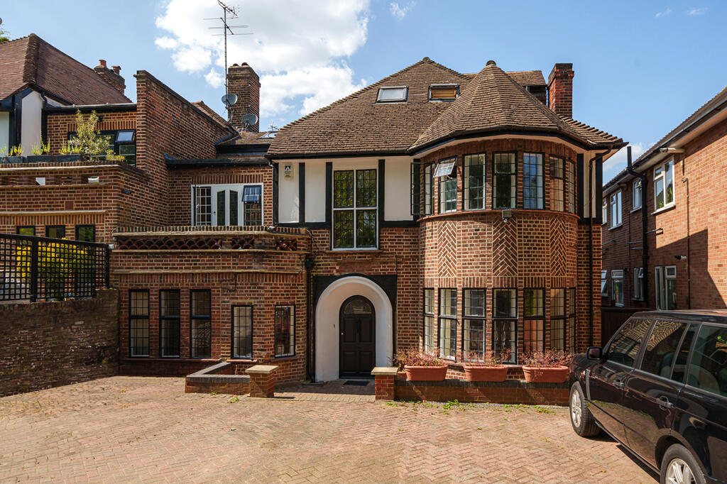 6 bedroom semidetached house for sale in Shepherds Hill, Highgate, N6