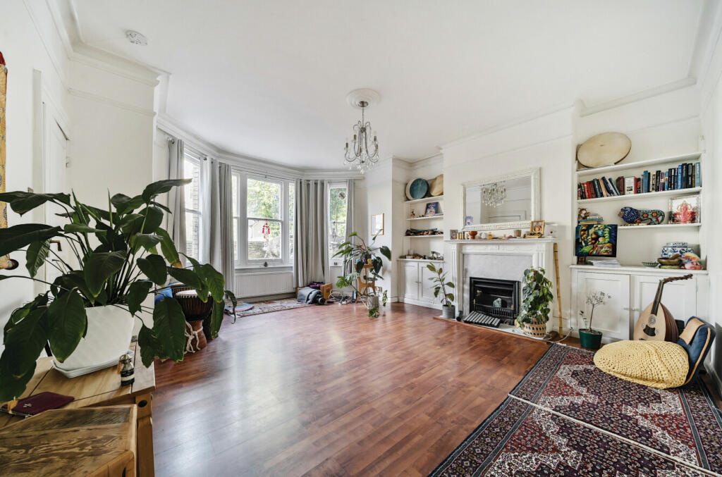 Main image of property: Hampstead Lane, Highgate, N6