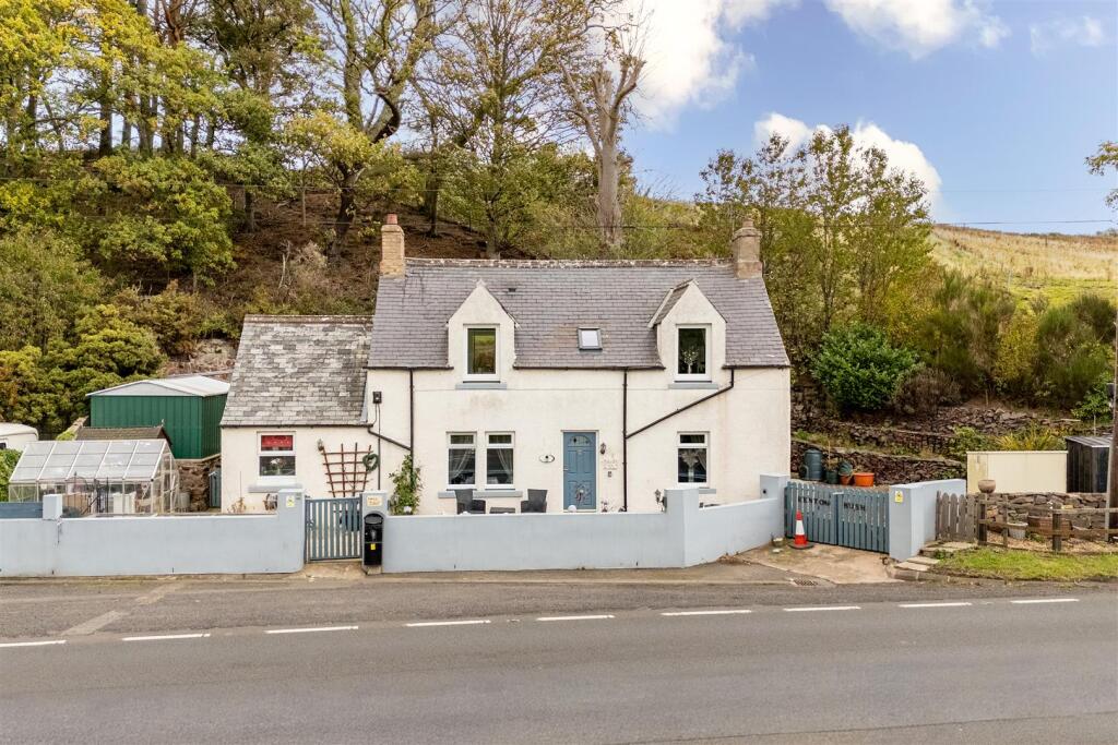 2 bedroom detached house