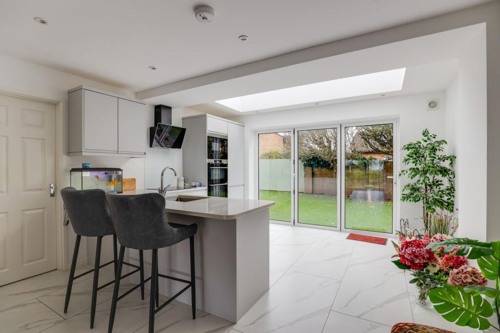 Additional property image - Whitcliffe Drive, Penarth