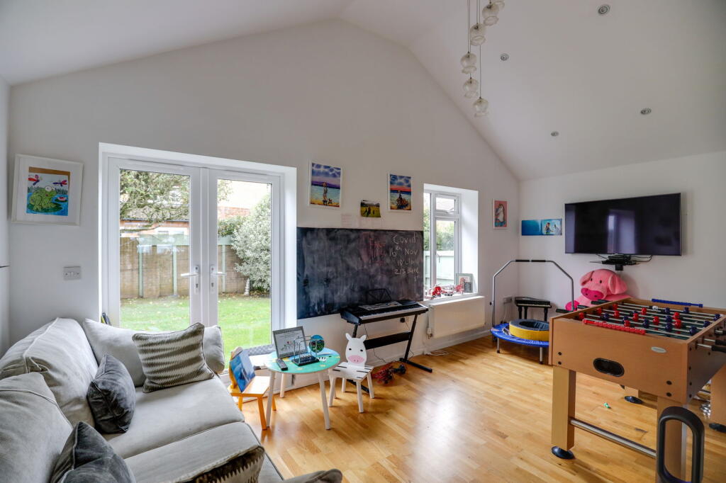Additional property image - Whitcliffe Drive, Penarth