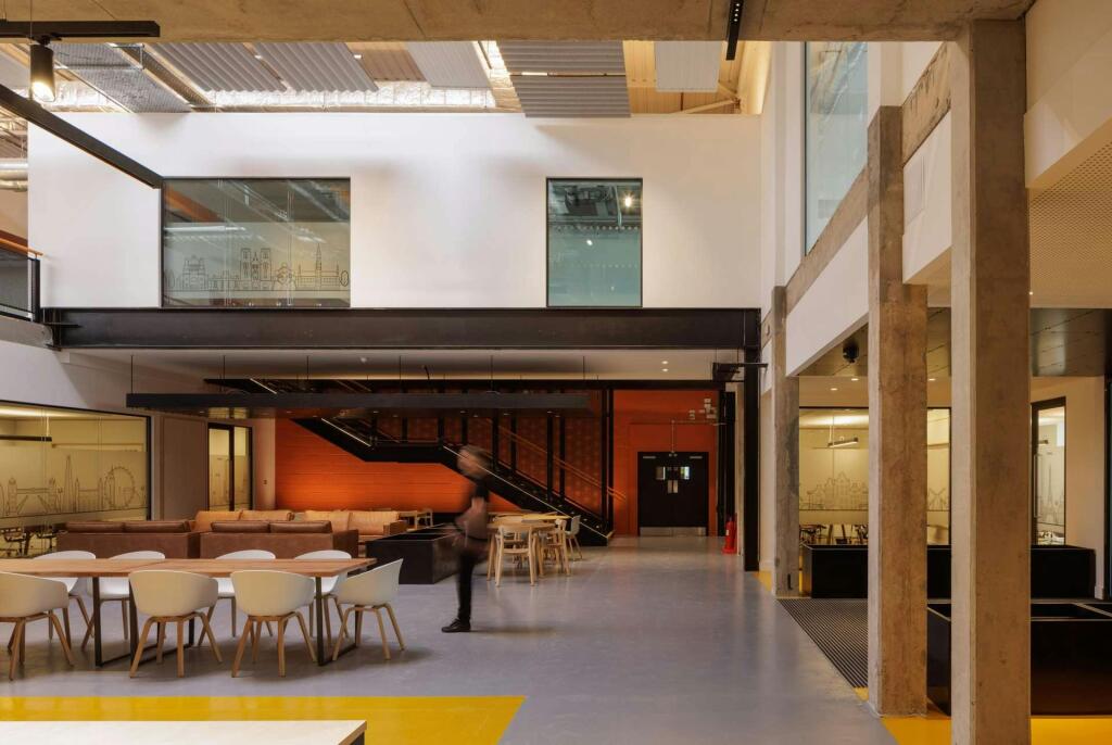 f42de6daf3389327d fd3ec5msapowasycamorehouseimg8891_l_gal.jpg