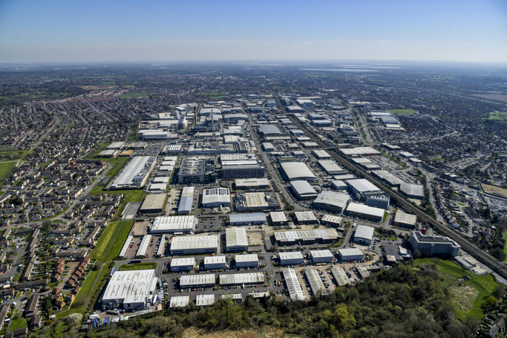 Light industrial facility to lease in 920 Yeovil Road, Slough Trading