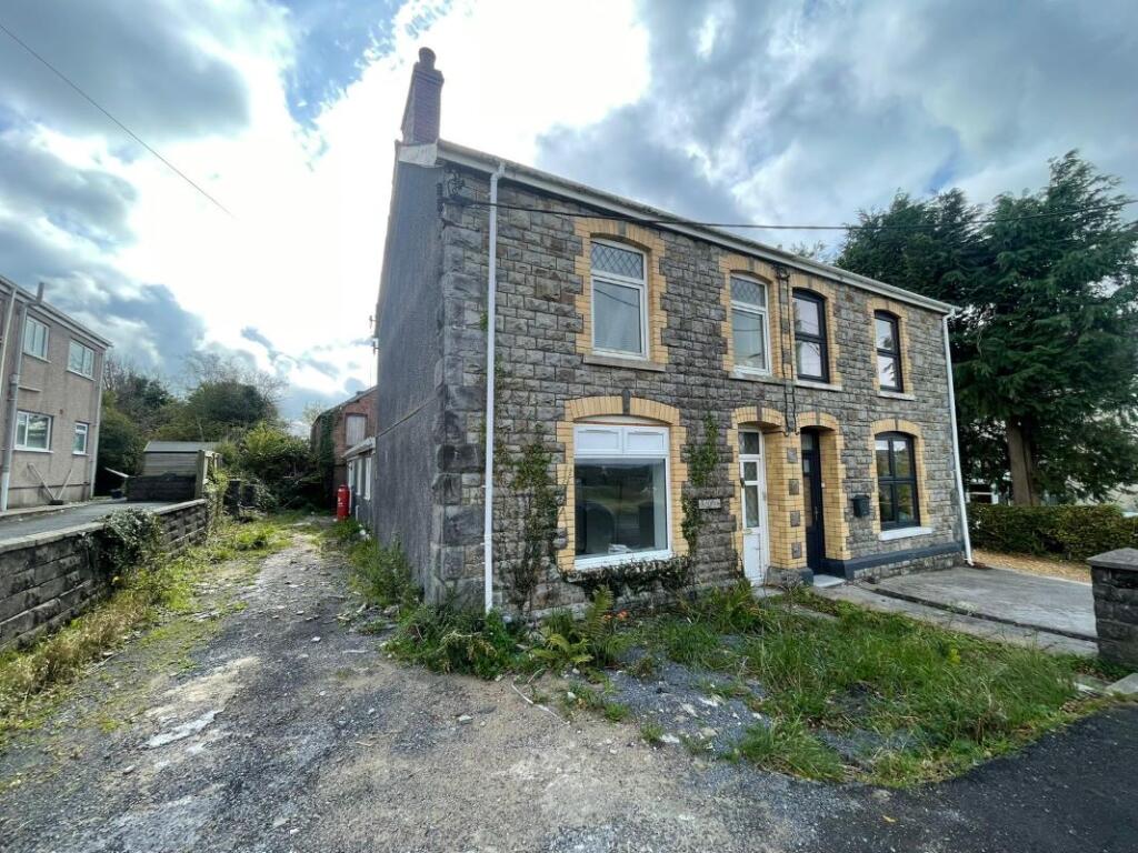 Main image of property: 6 Heol Y Parc, Cefneithin, Llanelli, Dyfed, SA14 7DE