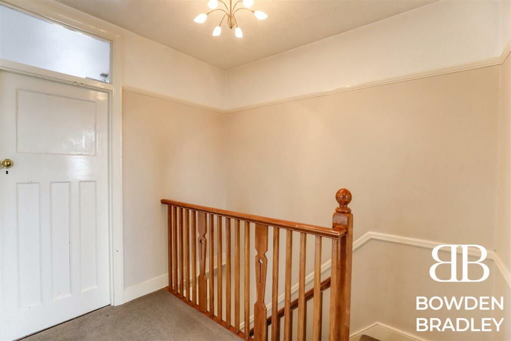 3 bedroom terraced house for sale in Fremantle Road, Barkingside, IG6