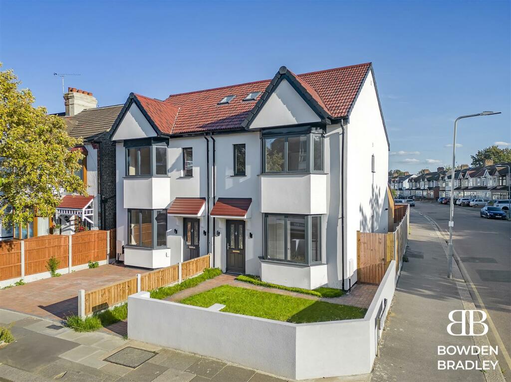 4 bedroom semidetached house for sale in Clarence Avenue, Gants Hill, IG2