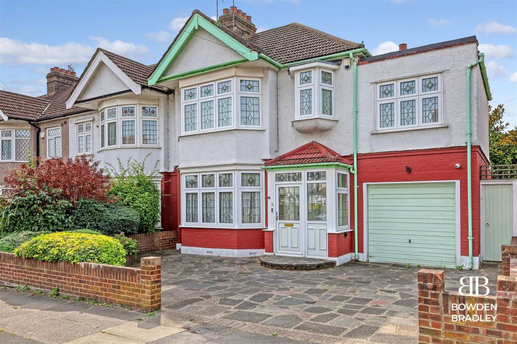 4 bedroom end of terrace house for sale in Glenthorne Gardens, Barkingside, IG6