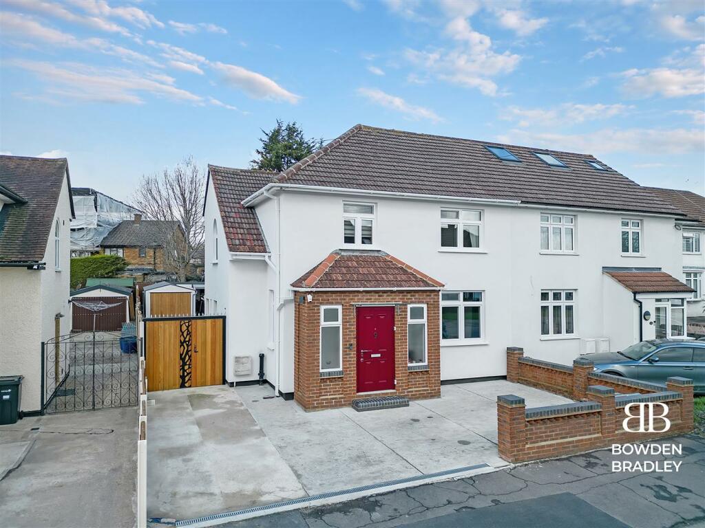 4 bedroom semidetached house for sale in Brocket Way, Chigwell, IG7
