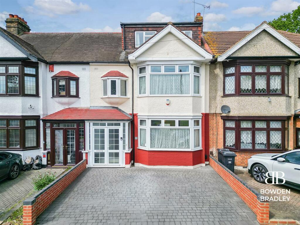 5 bedroom terraced house for sale in Wanstead Lane, Ilford, IG1