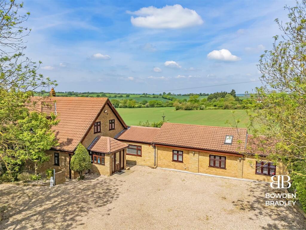 7 bedroom detached house for sale in Murthering Lane, Stapleford Abbotts, RM4