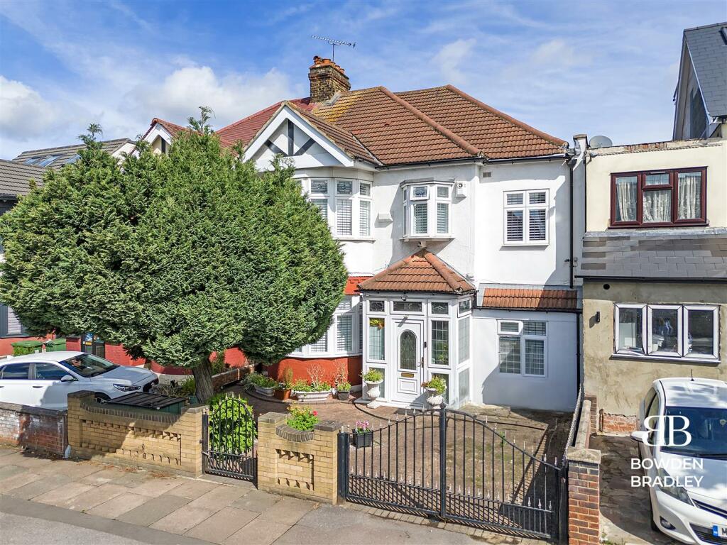 5 bedroom semidetached house for sale in Wanstead Lane, Ilford, IG1