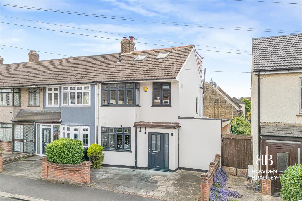 5 bedroom end of terrace house