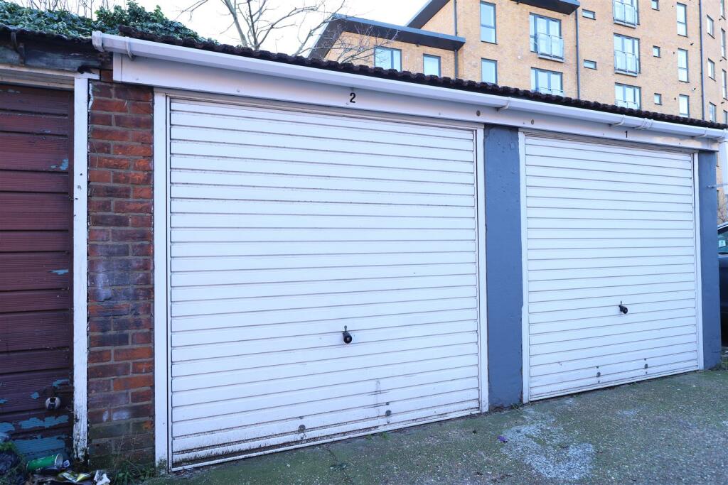 Garage for sale in Headley Approach, Gants Hill, IG2