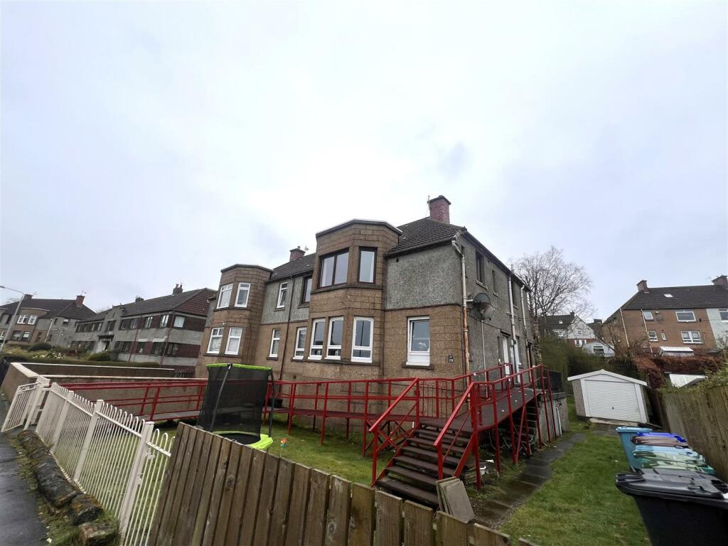 3 bedroom flat for rent in Mosspark Road, Coatbridge, ML5
