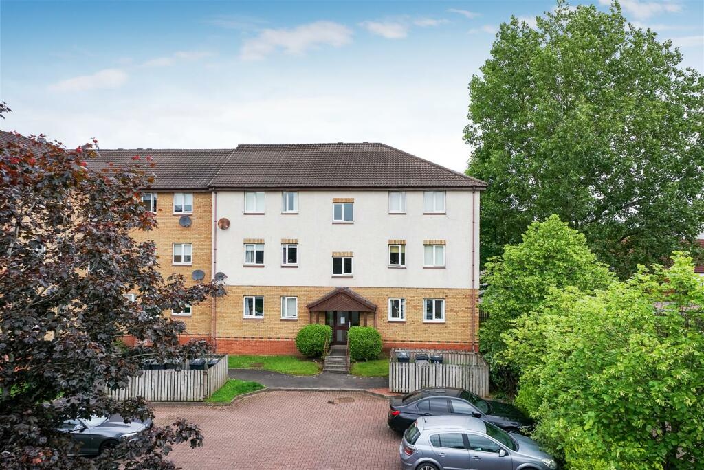 2 bedroom flat for sale in Lees Court, Coatbridge, ML5