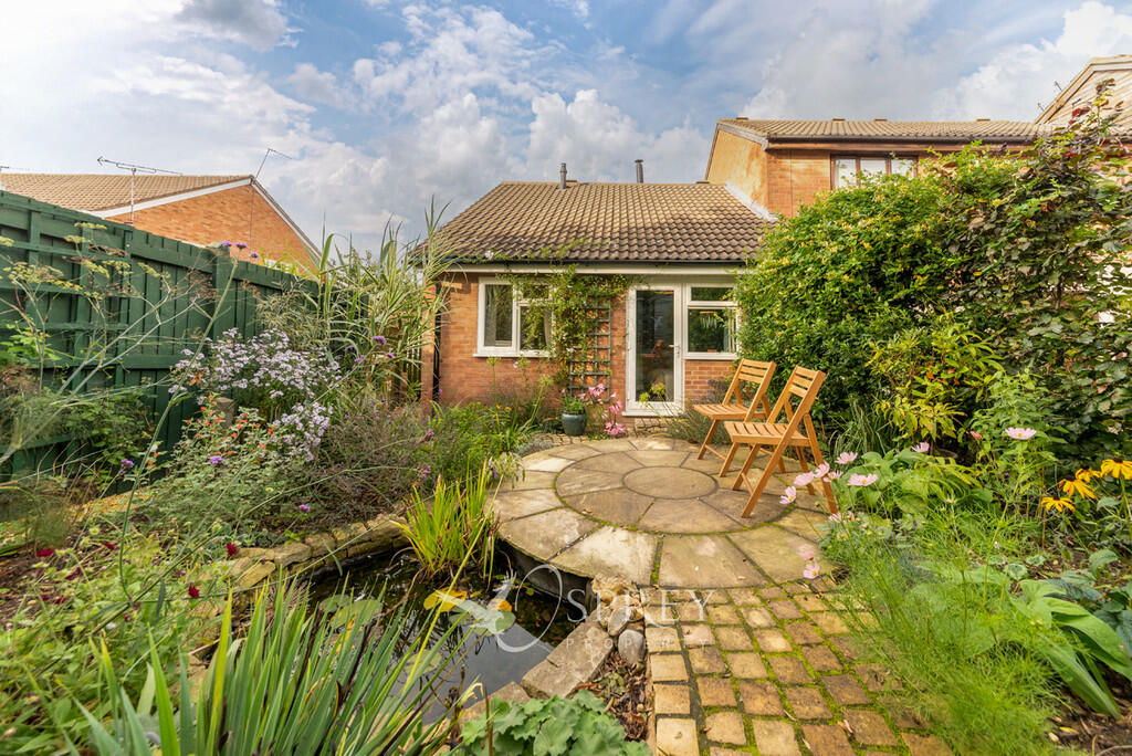 2 bedroom terraced bungalow for sale in Kestrel Road, Melton Mowbray, LE13