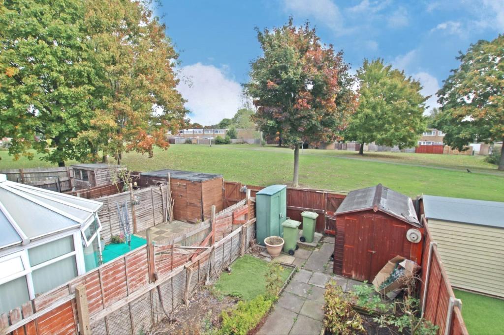 3 bedroom terraced house for sale in Ruthven Close, Bletchley