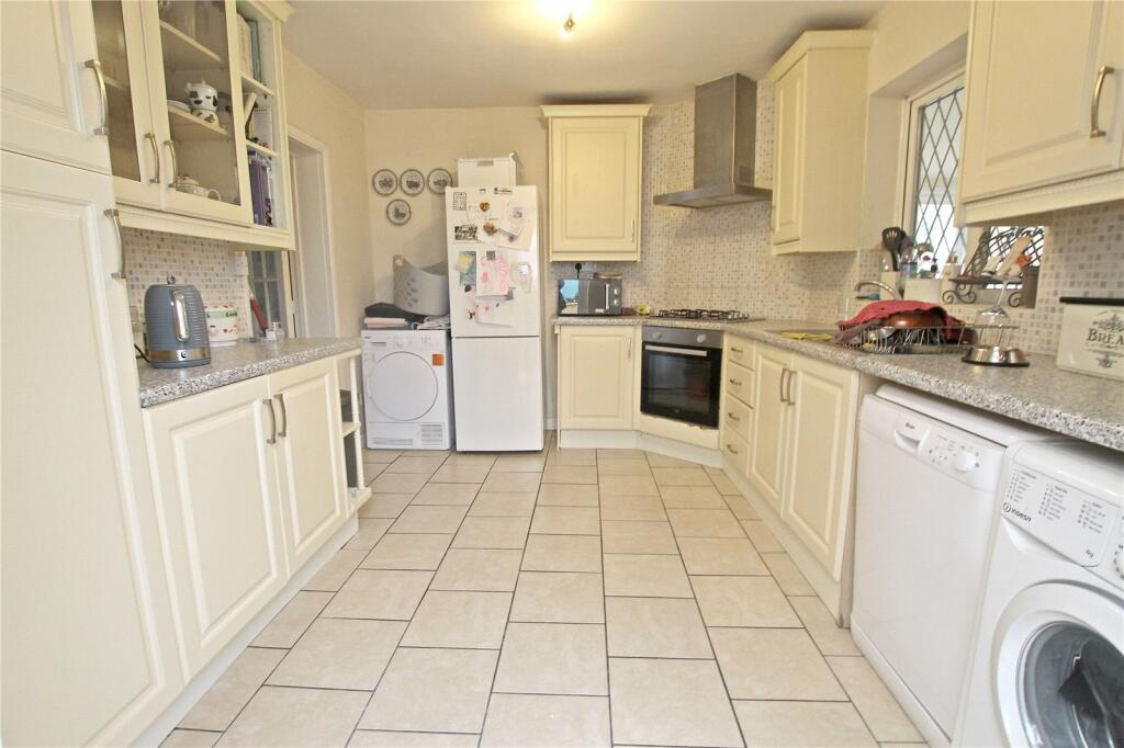 3 bedroom bungalow for sale in Church Green Road, Bletchley