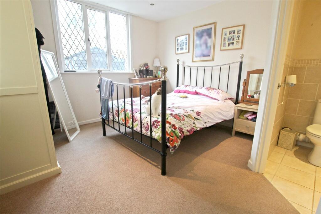 3 bedroom bungalow for sale in Church Green Road, Bletchley