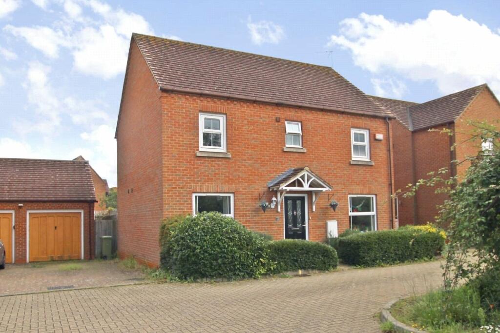 4 bedroom detached house for sale in Whalley Drive, Bletchley, Buckinghamshire, MK3