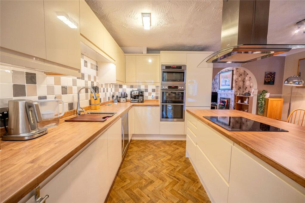 3 bedroom semidetached house for sale in Celina Close, Bletchley